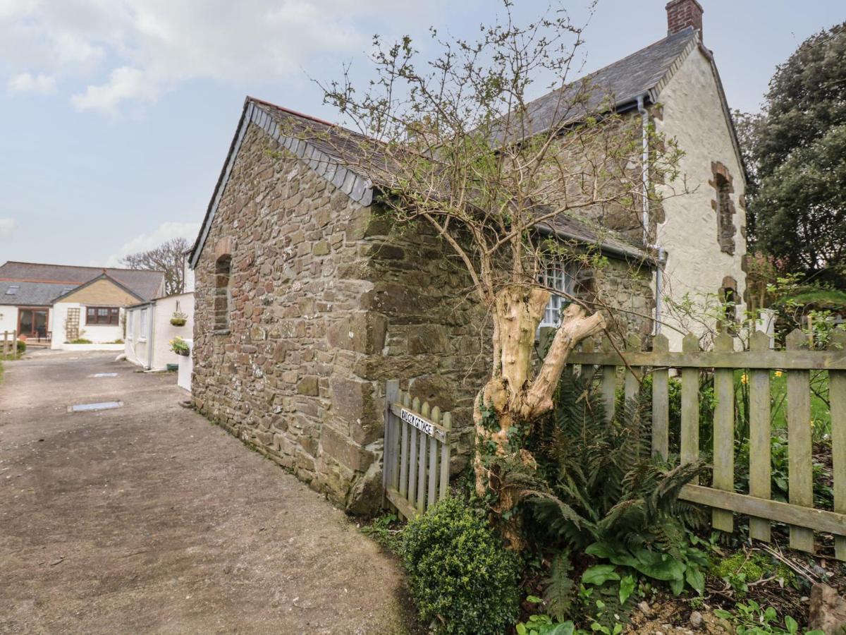 Badger Cottage Mawgan Exteriör bild